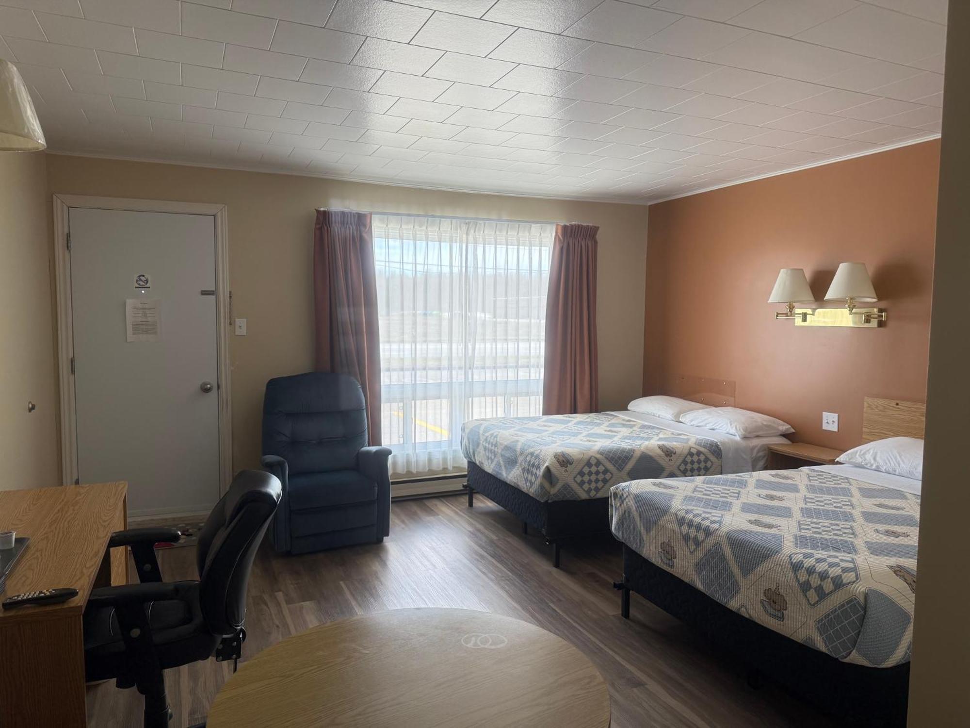 Le Campagnard Hotel Matane Exterior photo