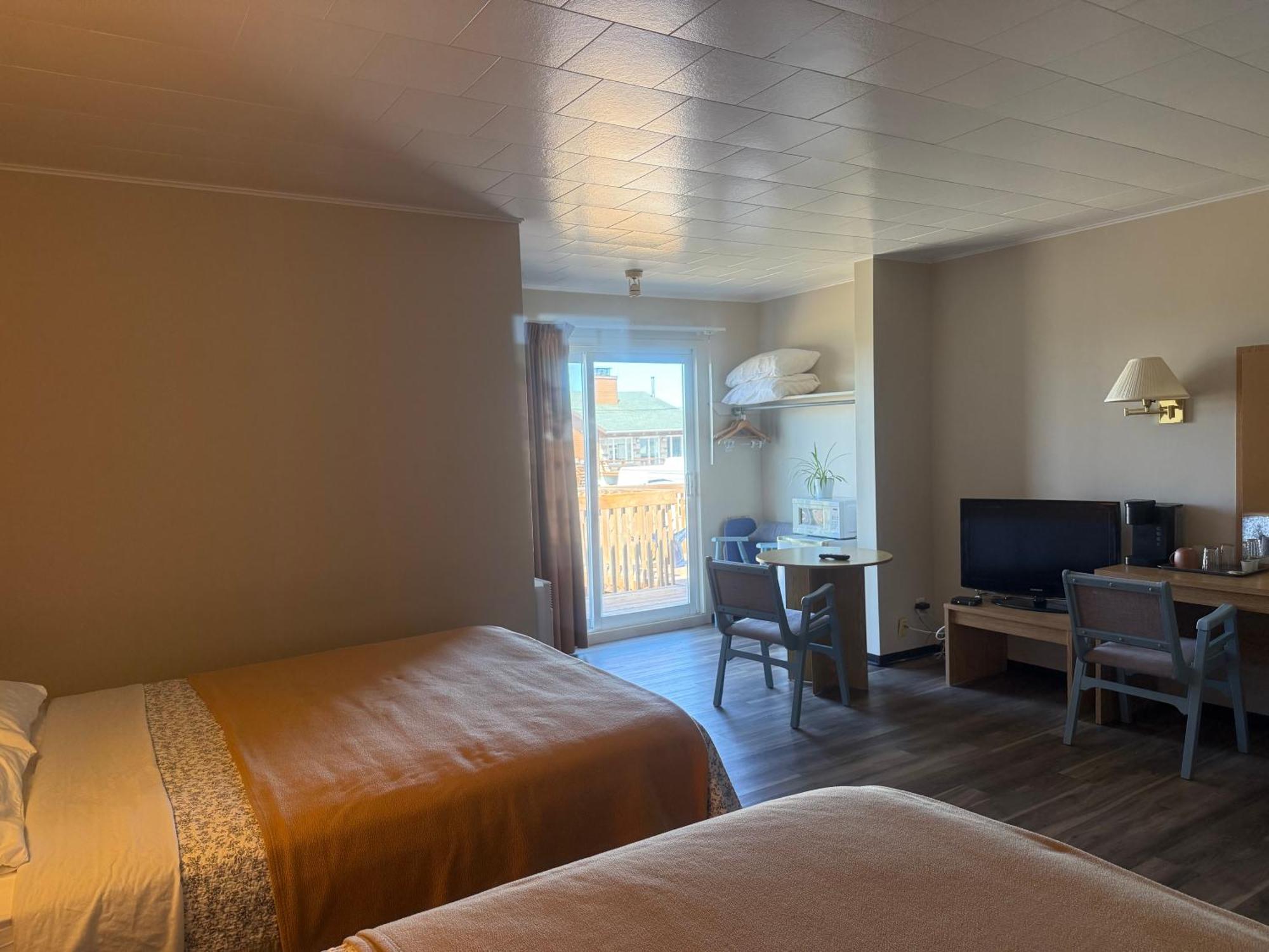 Le Campagnard Hotel Matane Exterior photo