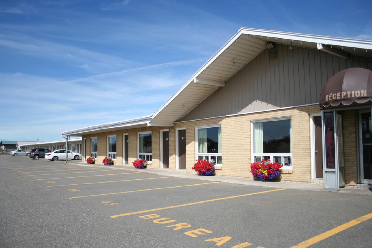 Le Campagnard Hotel Matane Exterior photo